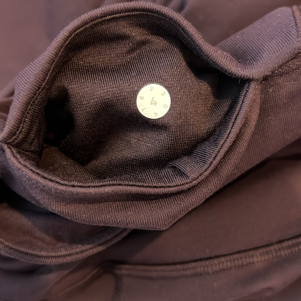 Lululemon Cropped Leggings Mesh - Picture 7 of 9